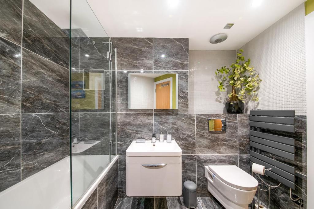 Finest Retreats - The Penthouse at 611 Westgate photo 3