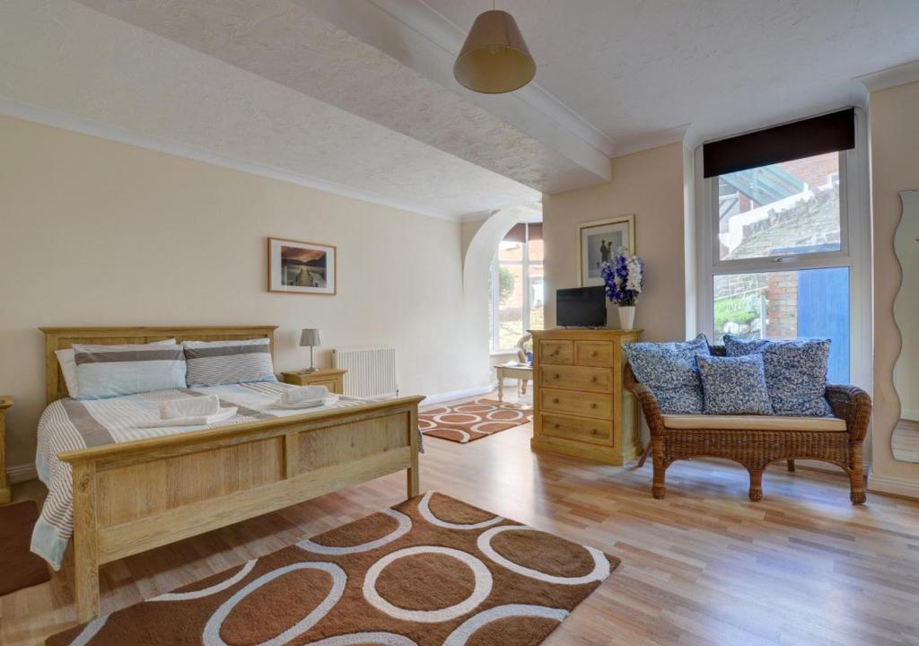 3 Bed in Woolacombe oc-1devo photo 2