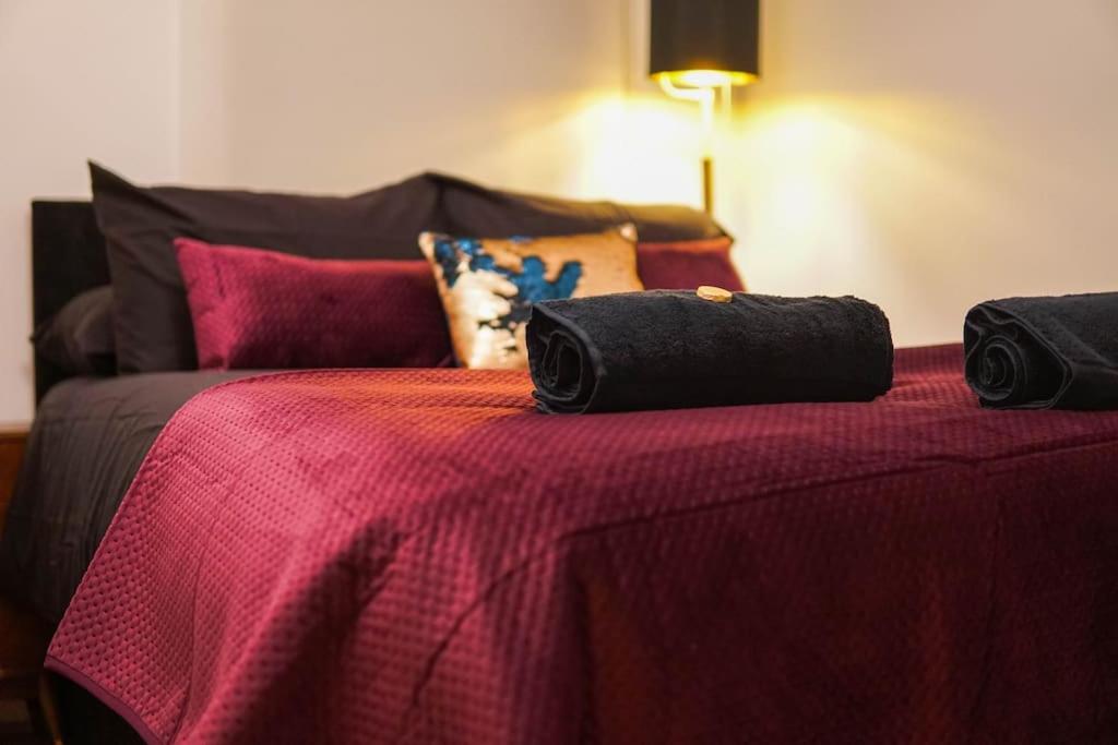 Tower Central Apt l 3 Bed Sleeps 5 l Free Parking) photo 2