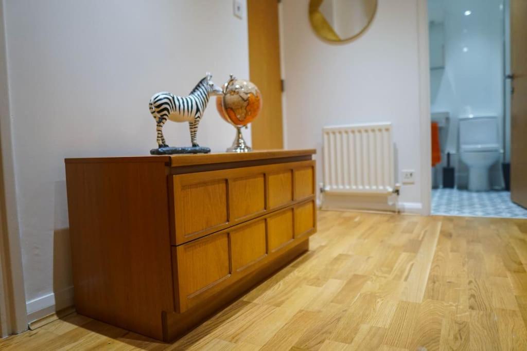 Tower Central Apt l 3 Bed Sleeps 5 l Free Parking) photo 3