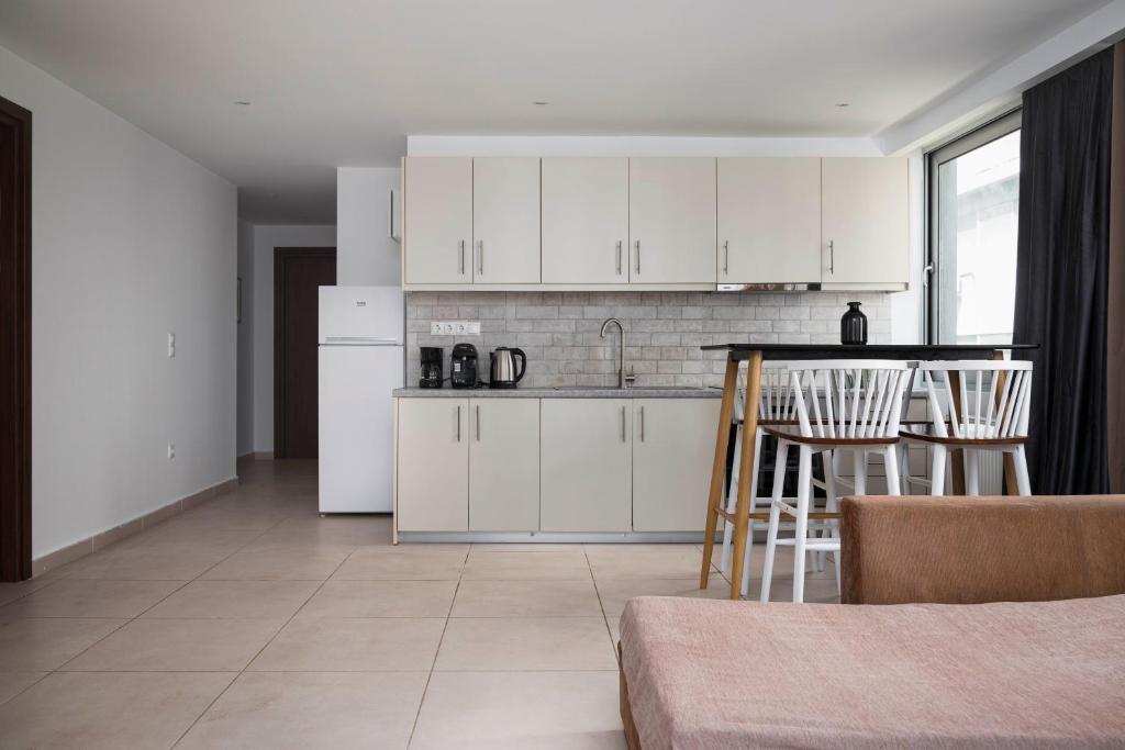 Athens Urban 2BD apartment next to metro — photo 1