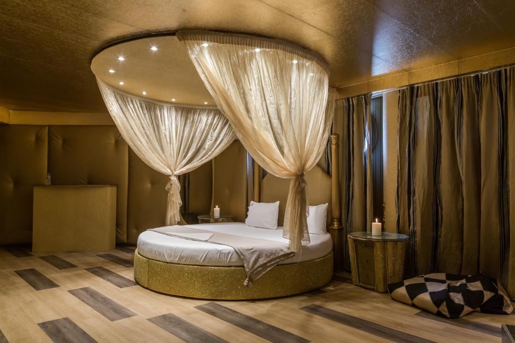 Ruby Rooms Kifisia - Adults Only photo 2