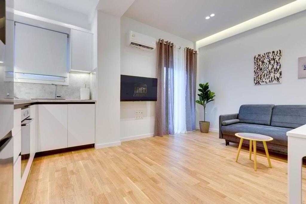 Elegant flat 5 walk to metro panormou photo 2