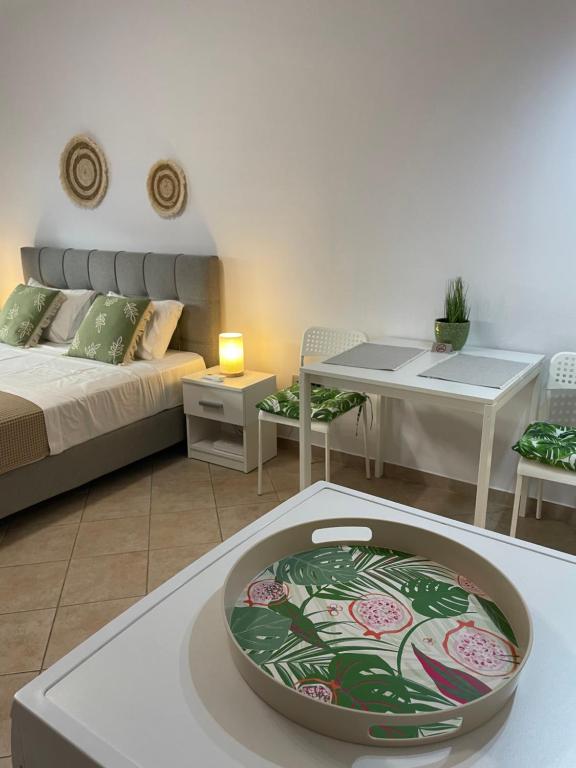 Green studio near Acropolis — photo 1