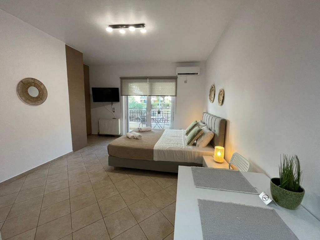 Green studio near Acropolis photo 2