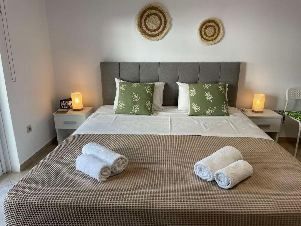 Green studio near Acropolis photo 3