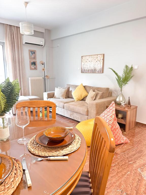 Sea the City - Chic 2-BDR Escape with Spacious Living — photo 1