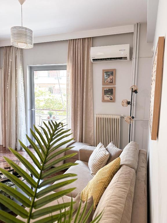 Sea the City - Chic 2-BDR Escape with Spacious Living photo 2