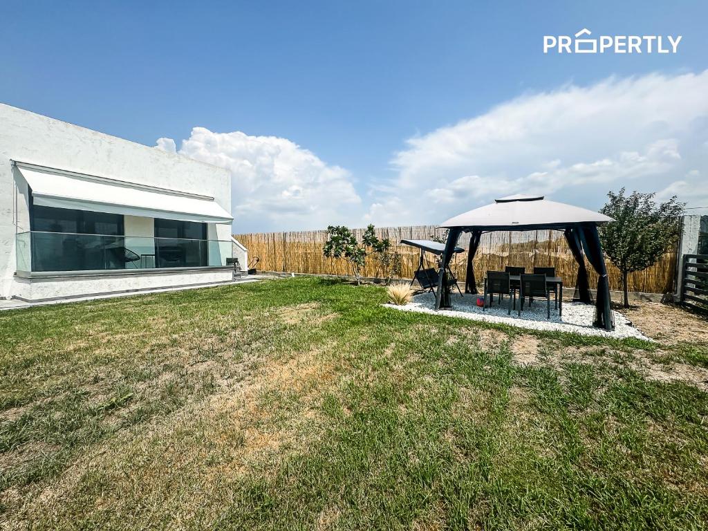 The White Villa #PROPERTLY photo 3