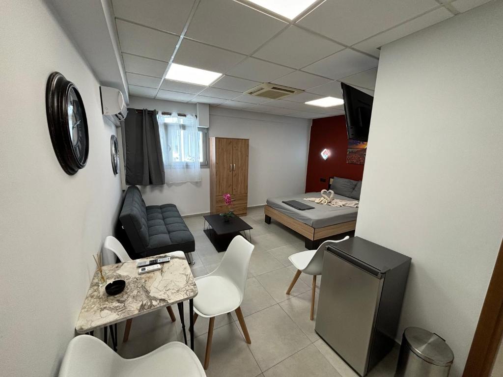 Jordan's Room 14 — photo 1