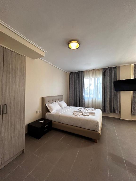 THE LITTLE PARIS OF ATHENS by Gela photo 2