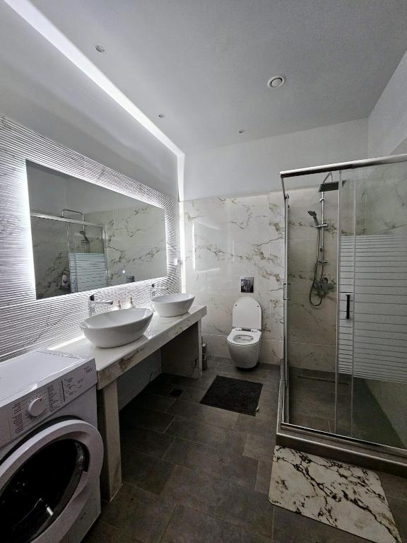 Windmill Apartments photo 3