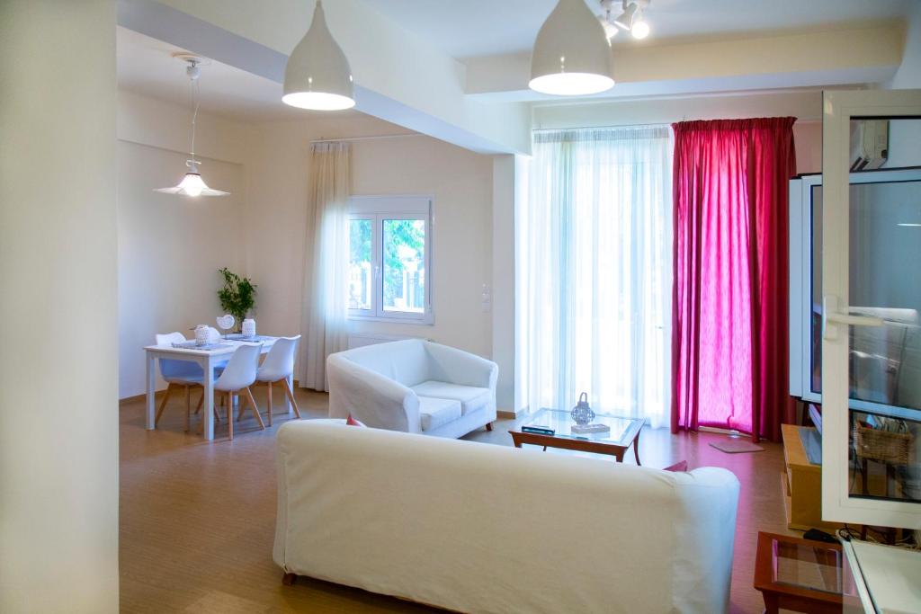 The happy house- 5 minutes walk from the sea photo 2