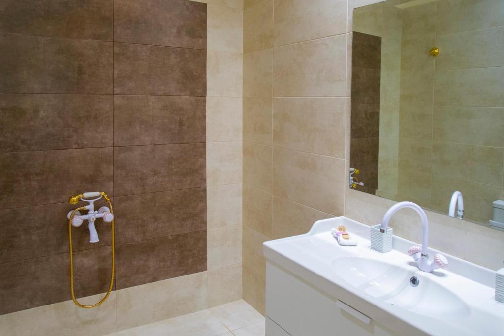 The happy house- 5 minutes walk from the sea photo 3