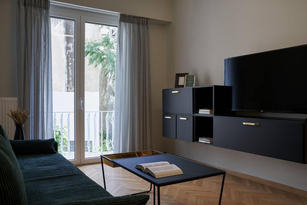 Little Gem: Modern Urban Retreat — photo 1