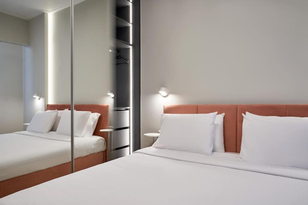 Little Gem: Modern Urban Retreat photo 2