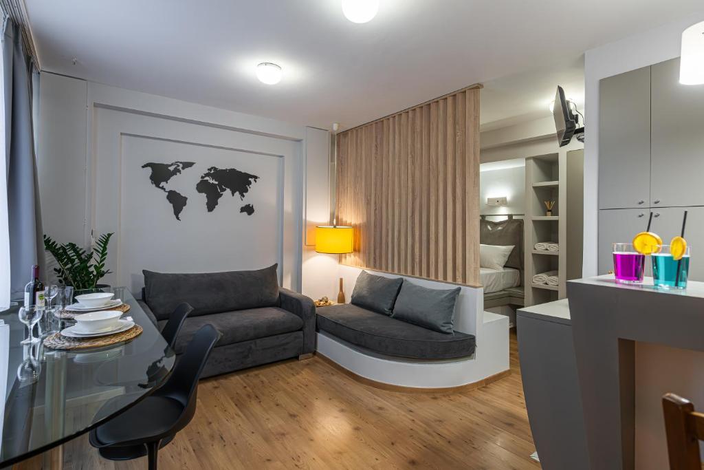 Athens Gateaway Next To Kallimarmaro And Acropolis — photo 1