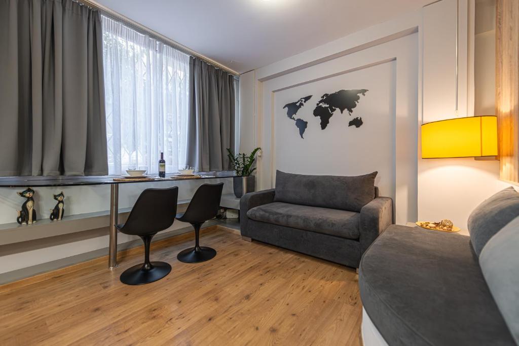 Athens Gateaway Next To Kallimarmaro And Acropolis photo 2