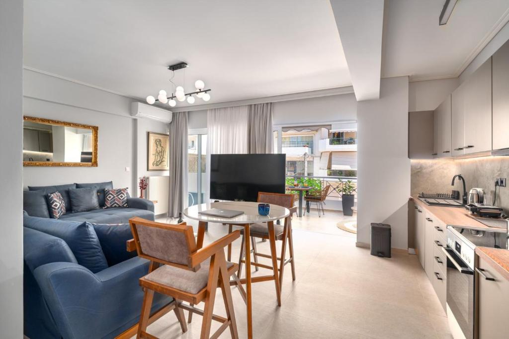 Luxurious Coastal Retreat in Central Glyfada photo 2