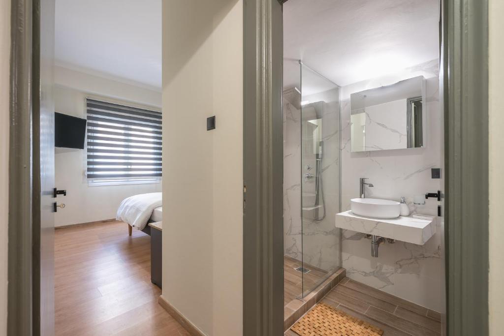 Athens center spacious apartment photo 3