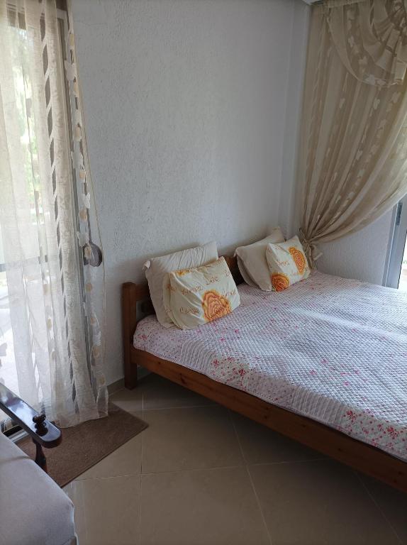 Angela House photo 2