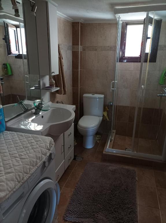 Angela House photo 3