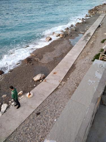 House next to the sea side — photo 1