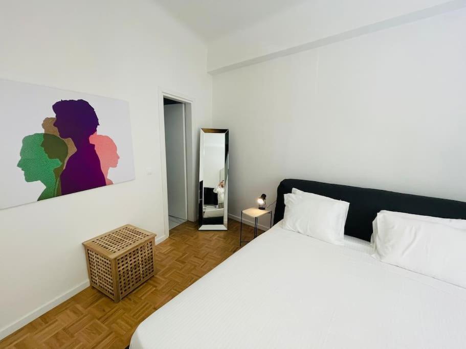 3 bedroom New Modern Flat in the heart of Athens photo 2