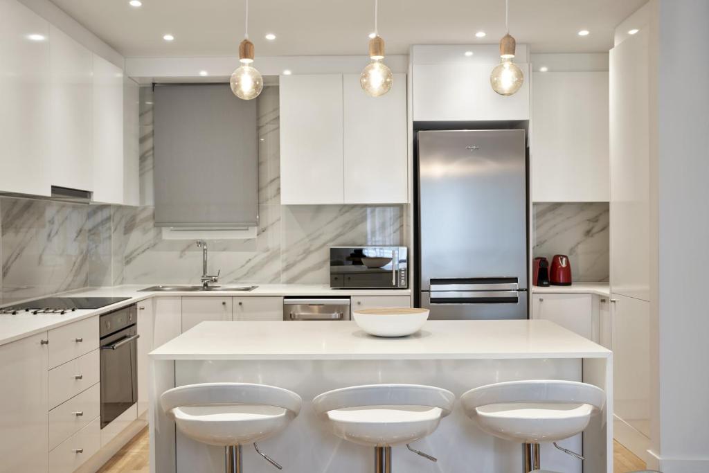 Spacious 2bd Apt in Prime Location next to Divani photo 3