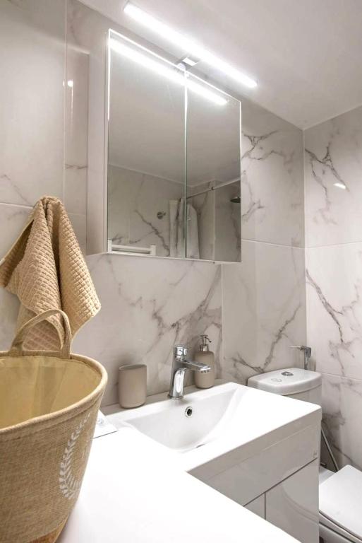 Minimal and cozy Home in Zografou photo 3