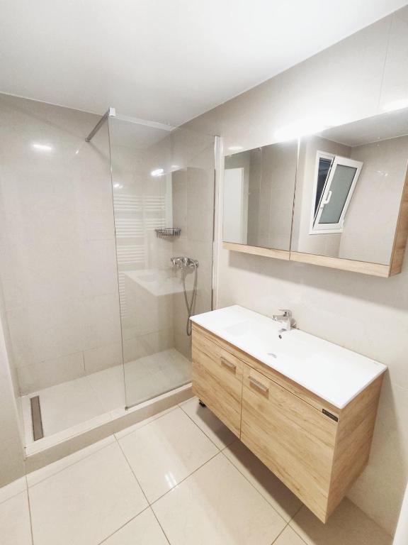 Athens' Secret Jewel by YHA photo 3