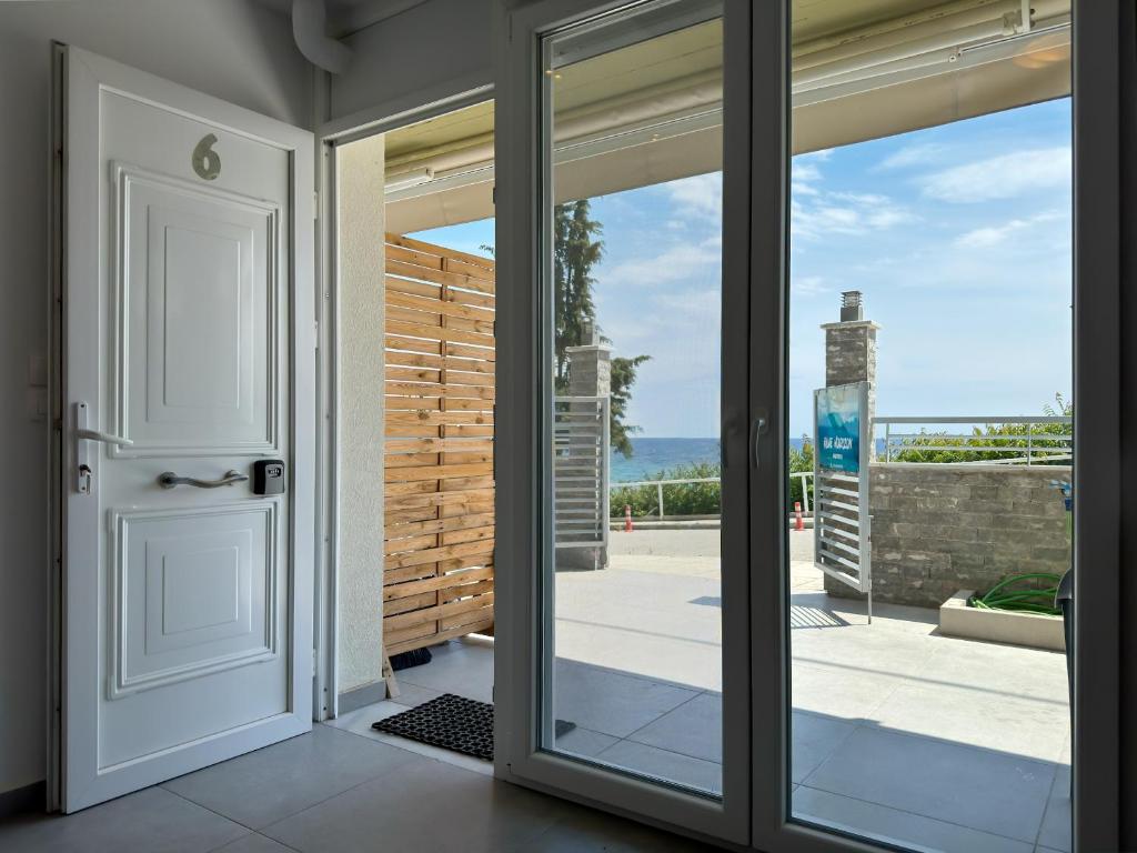 Blue Horizon 6 photo 2