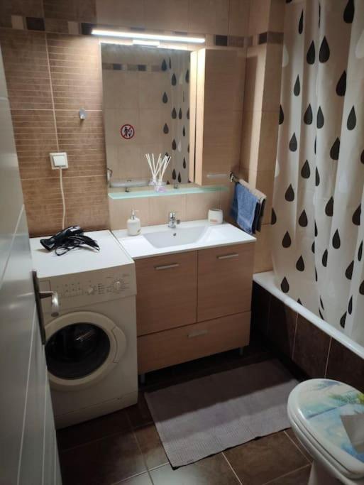 2BR Apartment 5min Metro Athens photo 3