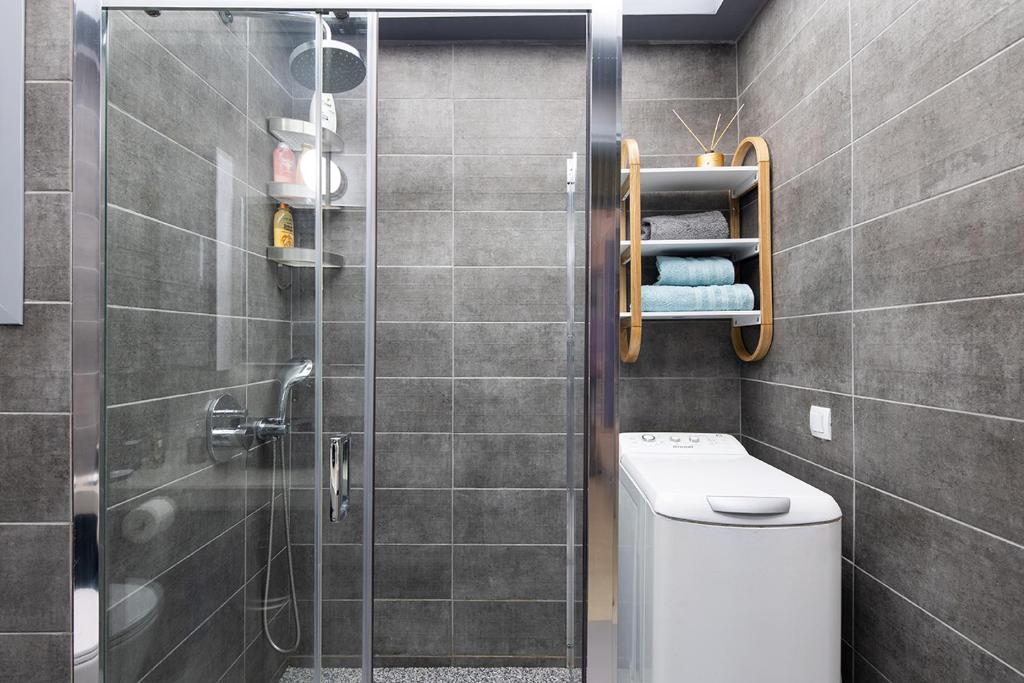 Olympic Mets Apartment photo 3