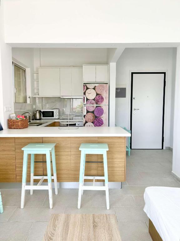 Saronida beach apartments kids and pets friendly — photo 1