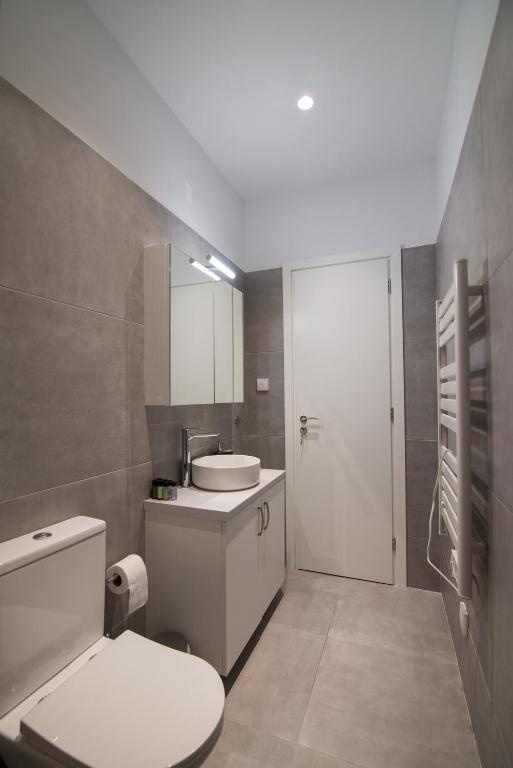 Arie Central Apartments by Live & Travel photo 3