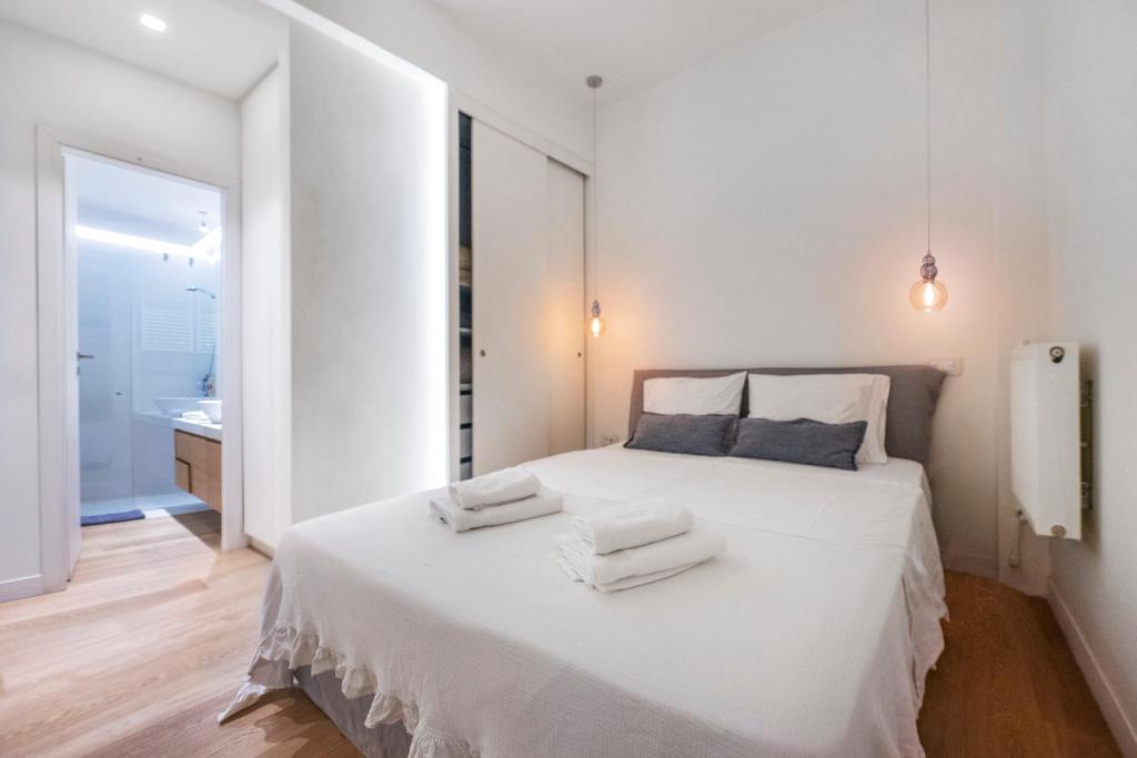 Spitaki-Kolonaki, an exquisite spacious studio photo 2