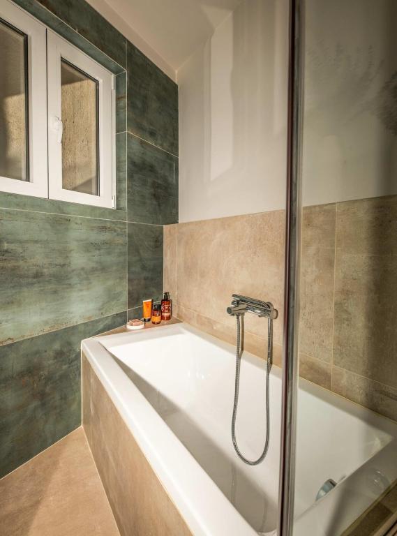 Touching Acropolis - Quiet & Elegant 1-Bdr Apt photo 3