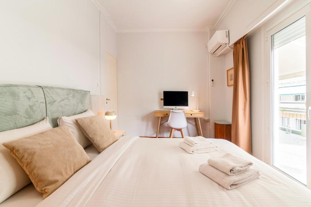 Stylish 2-Bedroom Apartment with Big Terrace in Athens photo 2