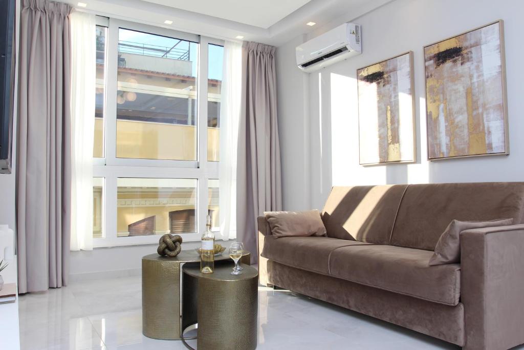 central metropolis luxury living — photo 1