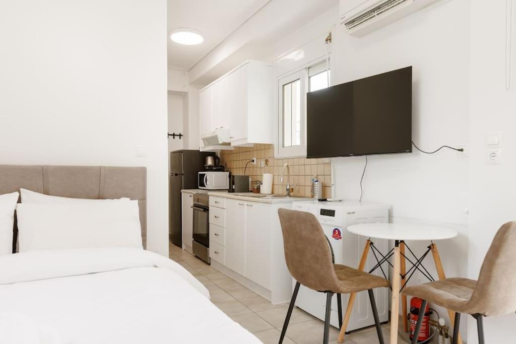 Adorable sunny studio with private balcony II — photo 1