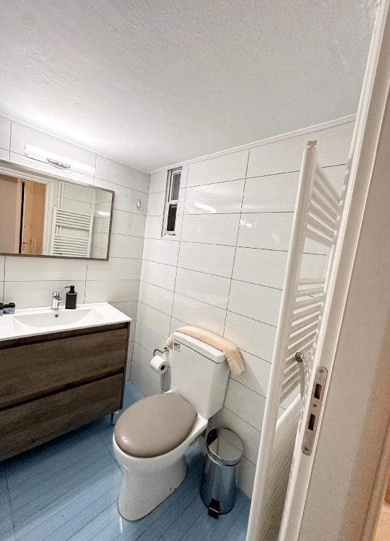 Check Point - Athens Heart photo 3