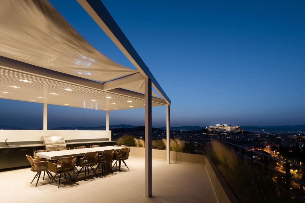 Urban APT with Stunning Acropolis View & Roofdeck — photo 1