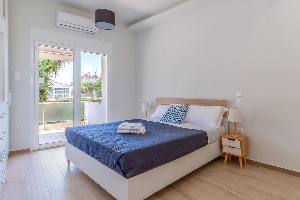 Cozy 2BD Beachfront Escape In The Heart Of Glyfada photo 2