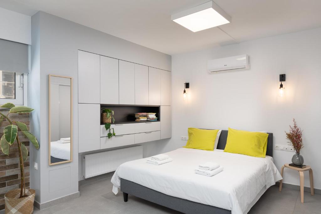 Stylish Apt Downtown photo 2