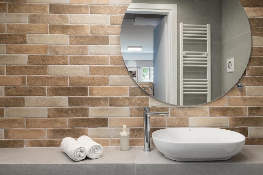 Stylish Apt Downtown photo 3