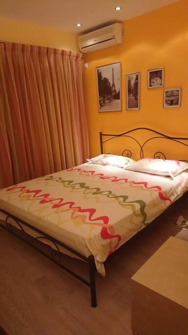 Cozy ground floor studio near metro! photo 2