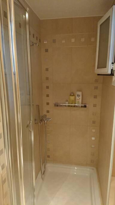 Cozy ground floor studio near metro! photo 3