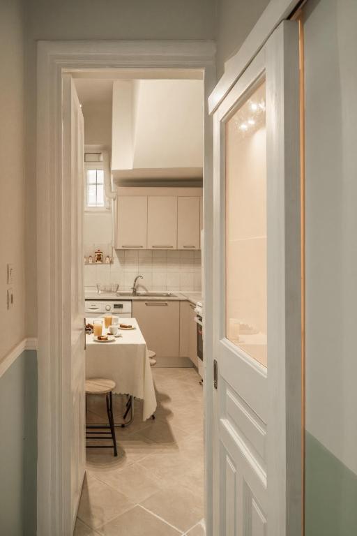 1 BD Lycabettus Neoclassic House by Live&Travel photo 3