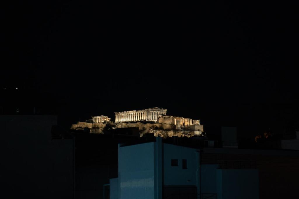 Three-Apartment Building with Rooftop access - Acropolis View — photo 1